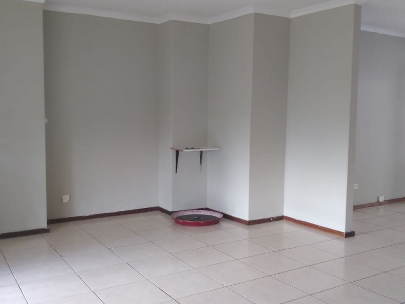 Spacious 4 Bed, 2 Bath Family Home in Westville (Shared Property) - Photo 3