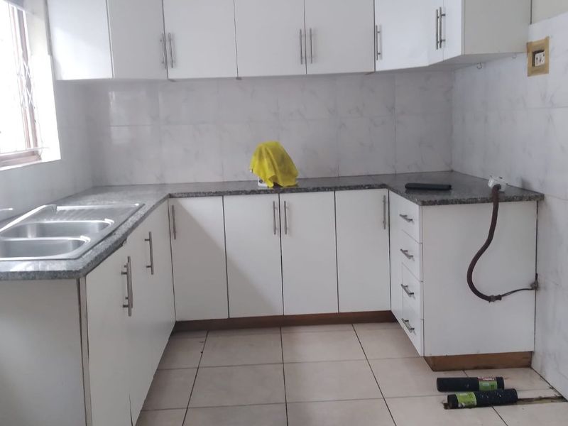 Spacious 4 Bed, 2 Bath Family Home in Westville (Shared Property) - Photo 1