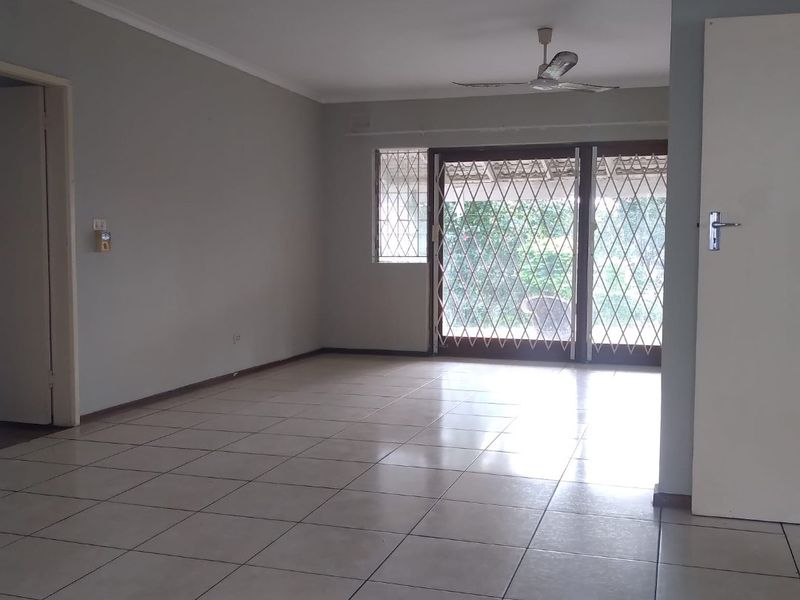 Spacious 4 Bed, 2 Bath Family Home in Westville (Shared Property) - Photo 9