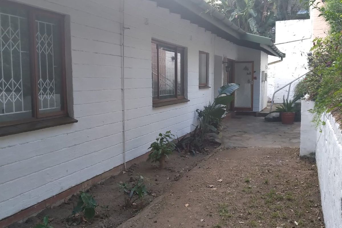 Spacious 4 Bed, 2 Bath Family Home in Westville (Shared Property) - Photo 2