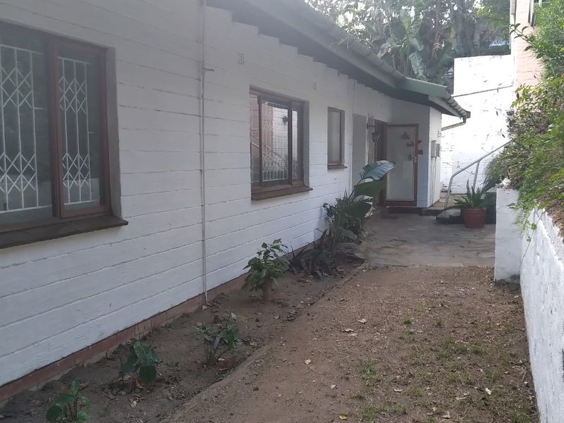 Spacious 4 Bed, 2 Bath Family Home in Westville (Shared Property) - Photo 2