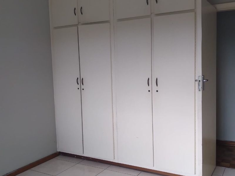 Spacious 4 Bed, 2 Bath Family Home in Westville (Shared Property) - Photo 8