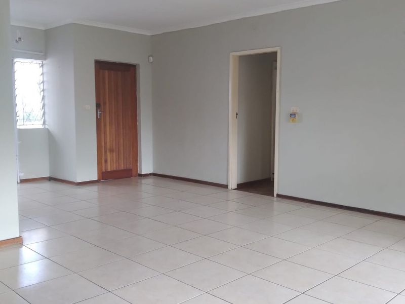 Spacious 4 Bed, 2 Bath Family Home in Westville (Shared Property) - Photo 6