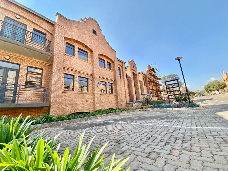 Prime Office Building Available In Faerie Glen - Photo 3