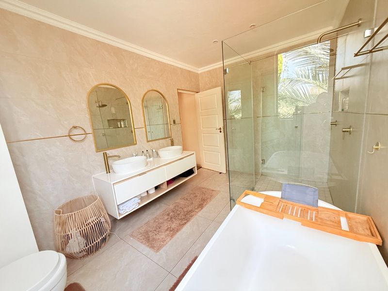 Semi furnished 5 Bedroom House on the Fairway. - Photo 8