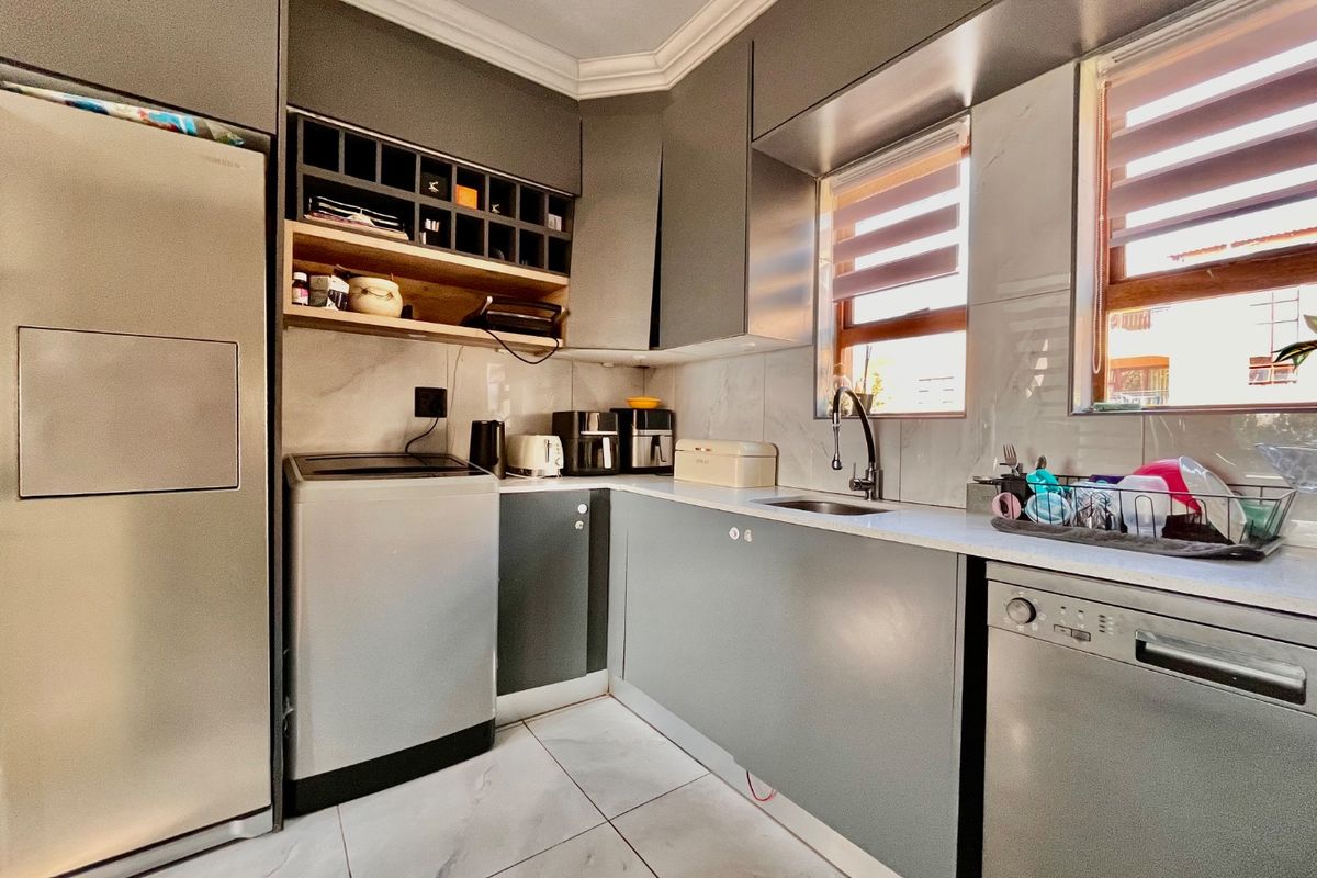 3 Bedroom Duplex Available for Rent - Photo 3