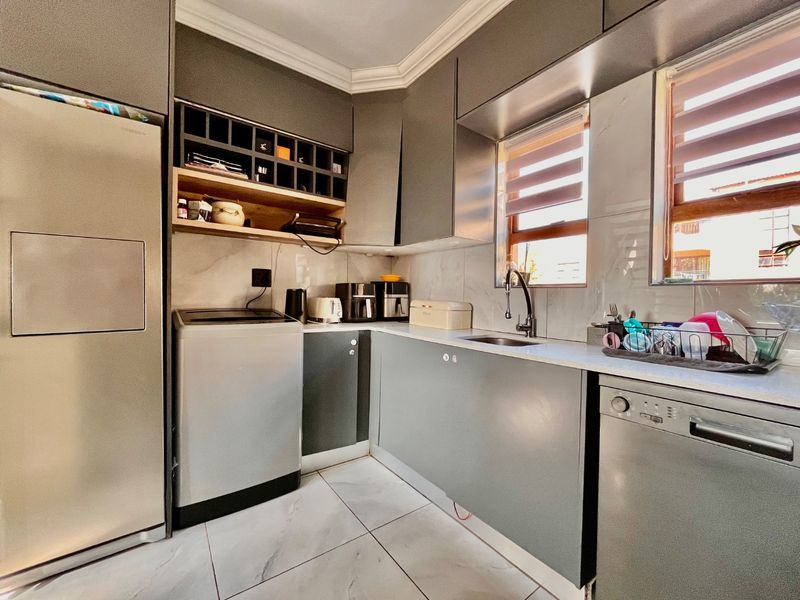 3 Bedroom Duplex Available for Rent - Photo 3
