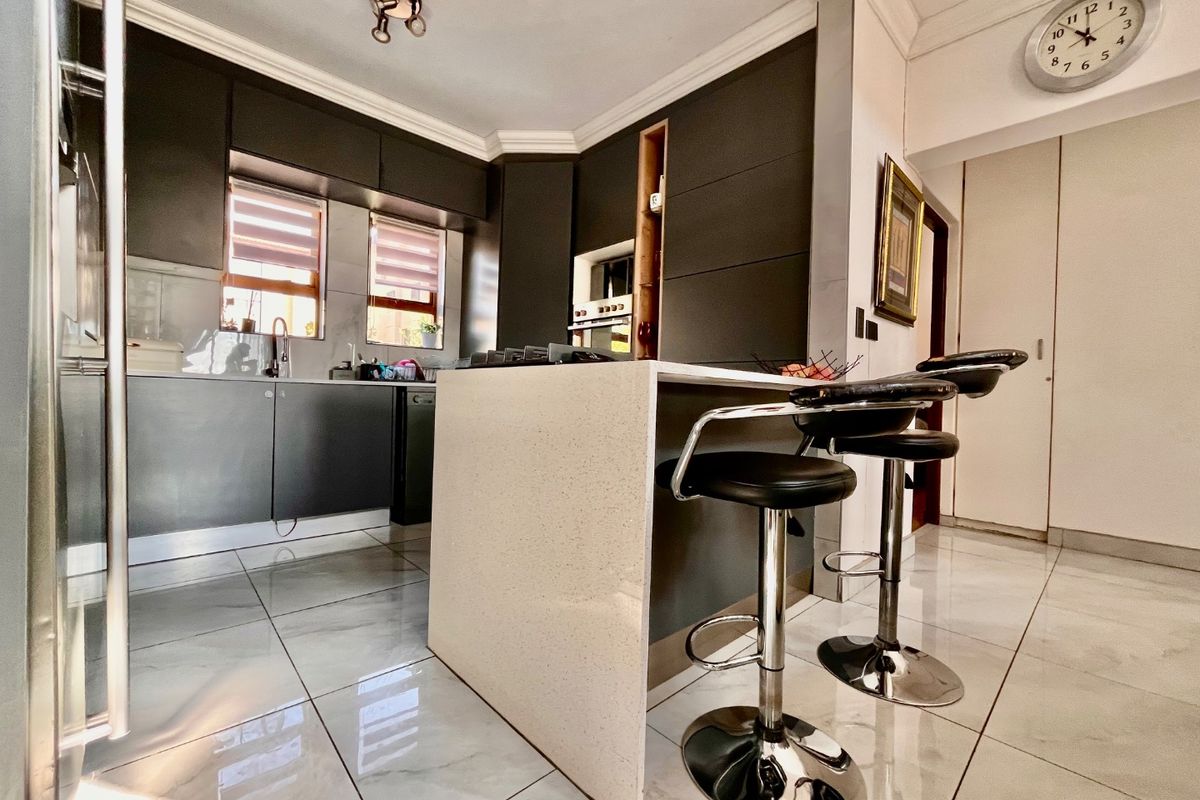 3 Bedroom Duplex Available for Rent - Photo 2