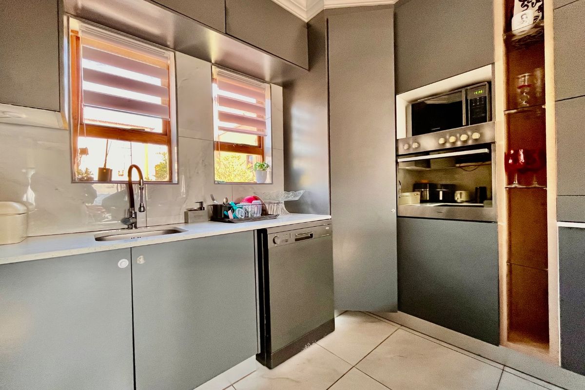 3 Bedroom Duplex Available for Rent - Photo 4