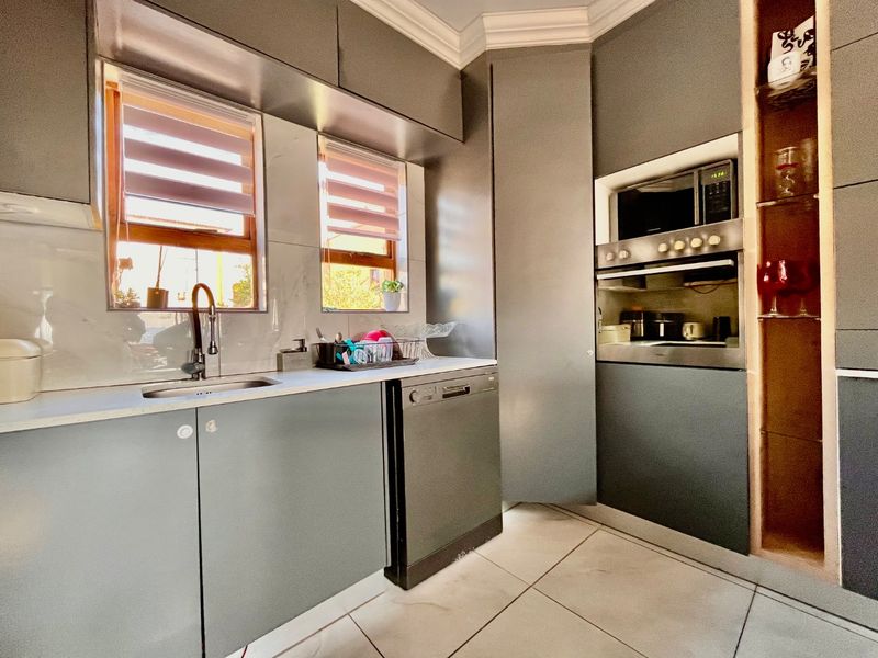 3 Bedroom Duplex Available for Rent - Photo 4