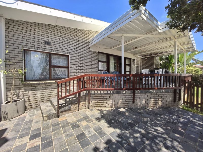 Spacious Family Home with Mountain Views - Photo 2
