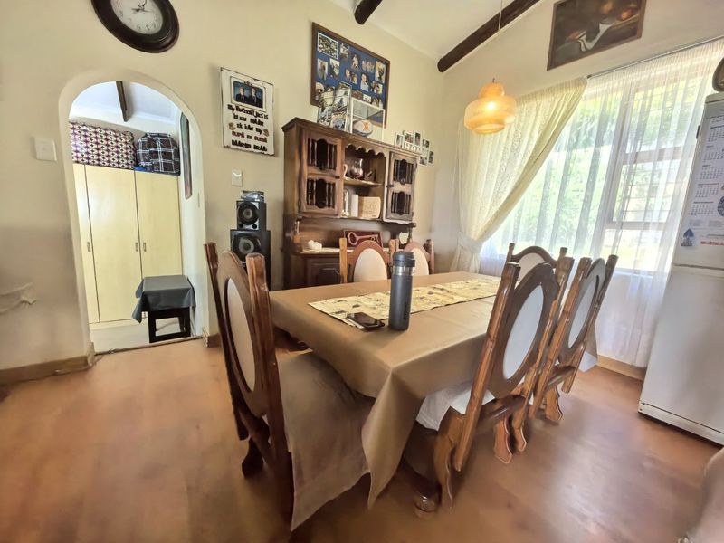 Spacious Family Home with Mountain Views - Photo 6