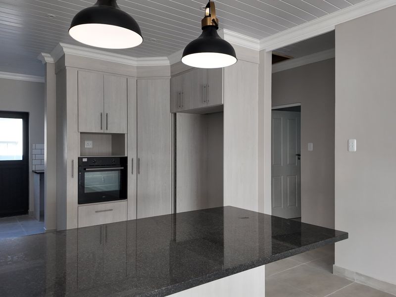 Newly Built house in Still Bay West - Photo 10