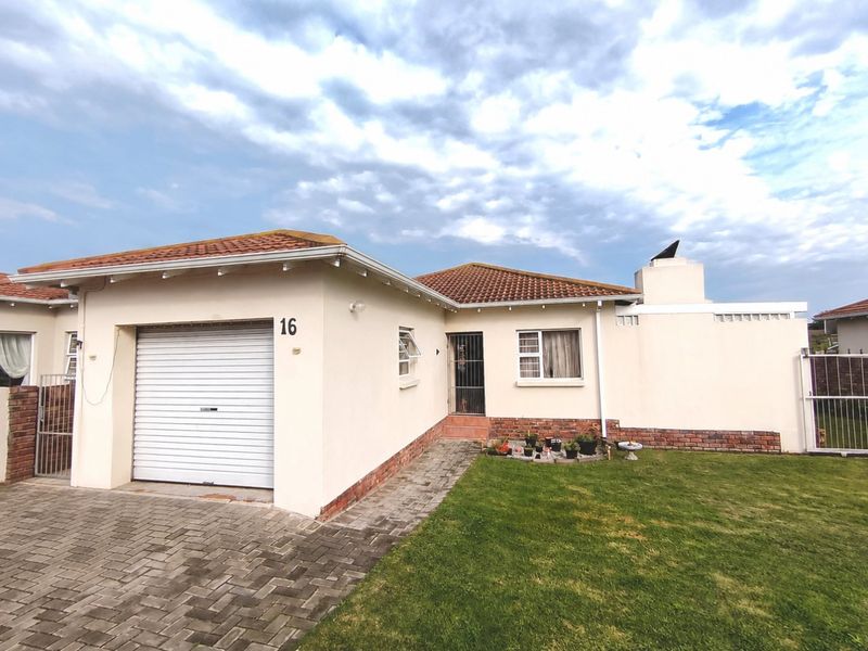 Well Located & Neat 2 Bedroom Townhouse for Sale - Photo 1