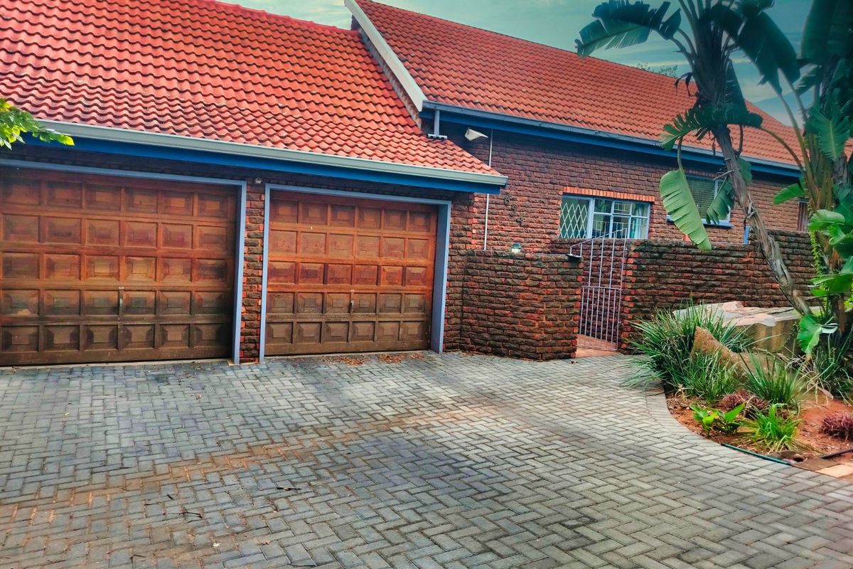 Prime Corner Stand with Dual Access in Sought-After Garsfontein - Photo 2