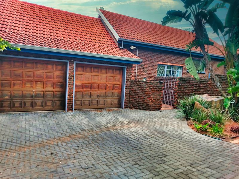 Prime Corner Stand with Dual Access in Sought-After Garsfontein - Photo 2