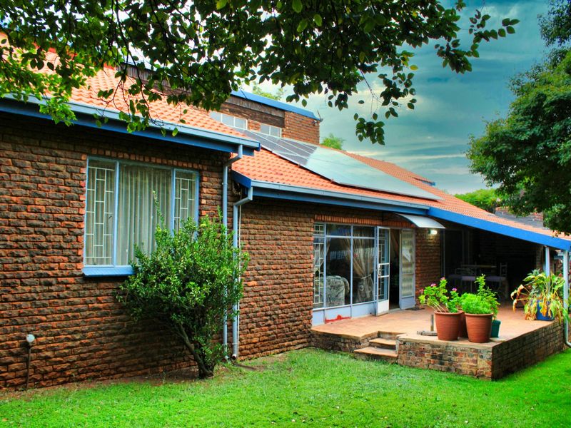 Prime Corner Stand with Dual Access in Sought-After Garsfontein - Photo 1