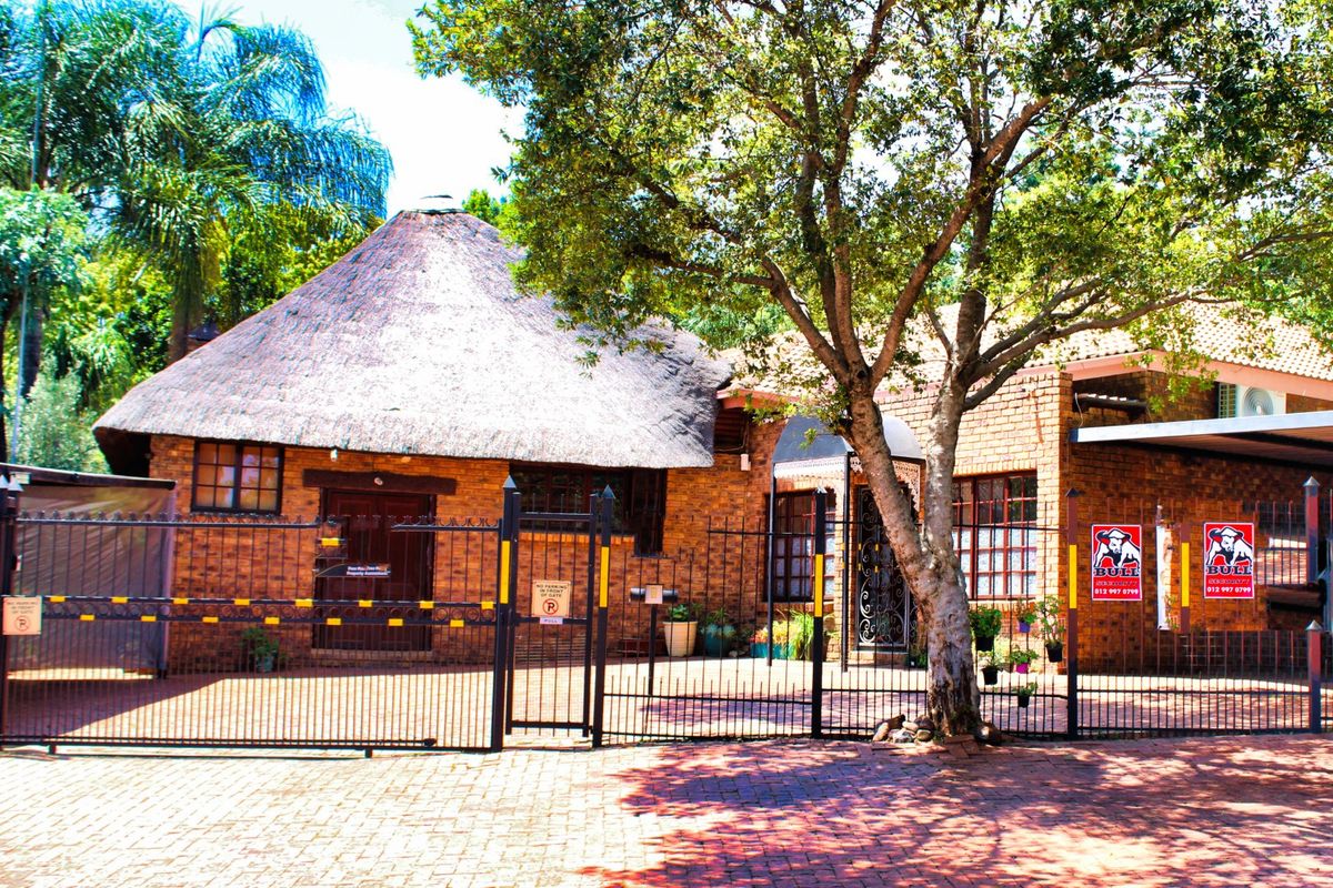 Lovely Tranquil family home with Flatlet not to be missed - Photo 4