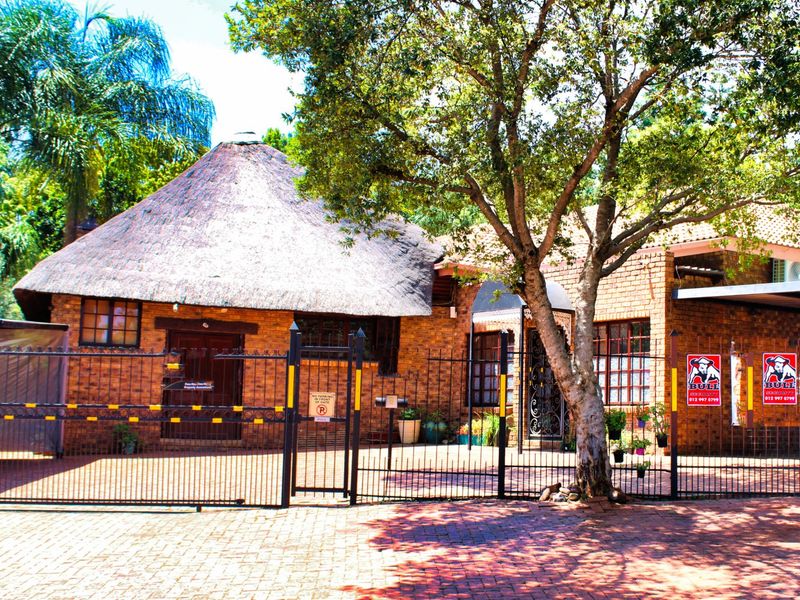 Lovely Tranquil family home with Flatlet not to be missed - Photo 4