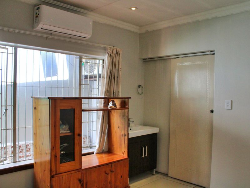 Lovely Tranquil family home with Flatlet not to be missed - Photo 7