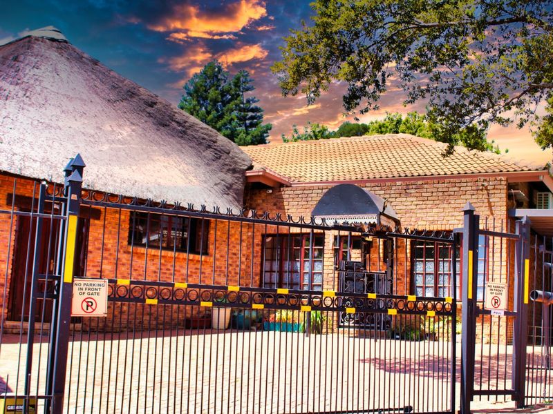 Lovely Tranquil family home with Flatlet not to be missed - Photo 8
