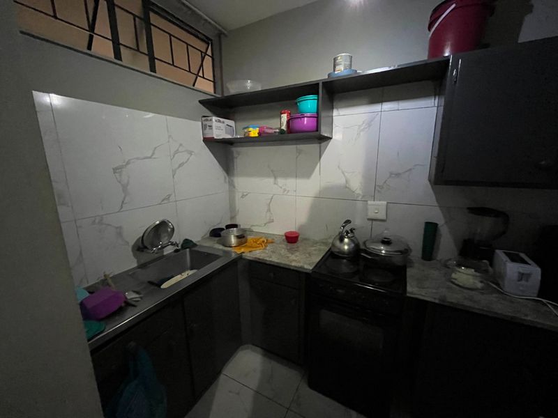 Modern 2 - Bedroom Apartment - Ideal for first time buyers & Investors  - Photo 8