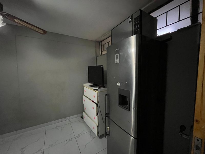 Modern 2 - Bedroom Apartment - Ideal for first time buyers & Investors  - Photo 5
