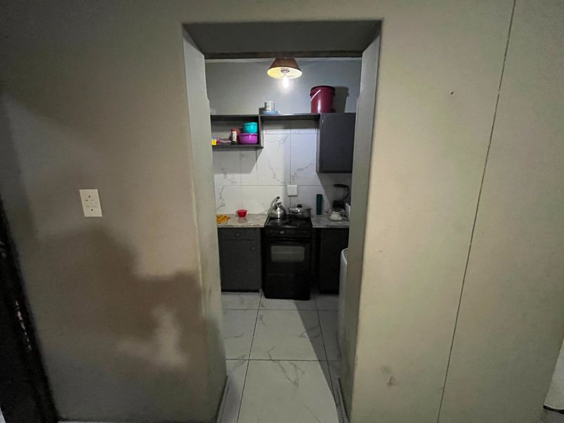 Modern 2 - Bedroom Apartment - Ideal for first time buyers & Investors  - Photo 10