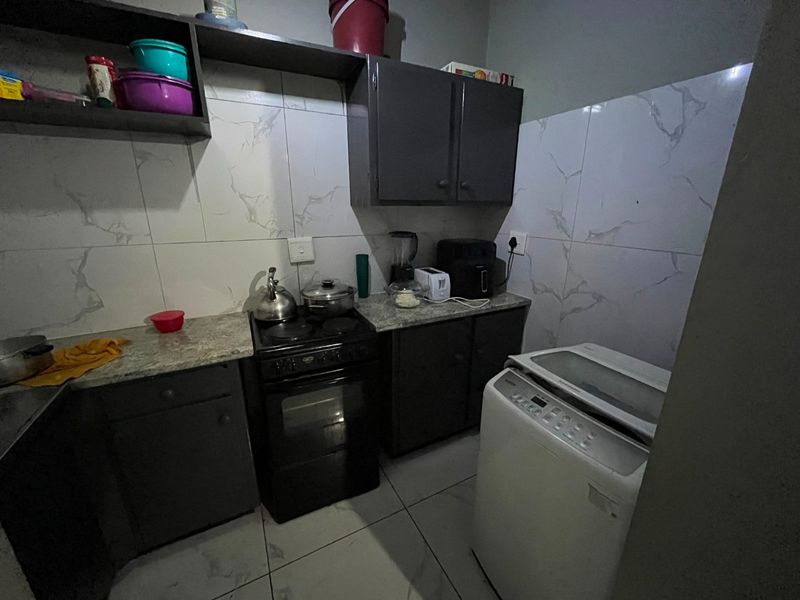 Modern 2 - Bedroom Apartment - Ideal for first time buyers & Investors  - Photo 1