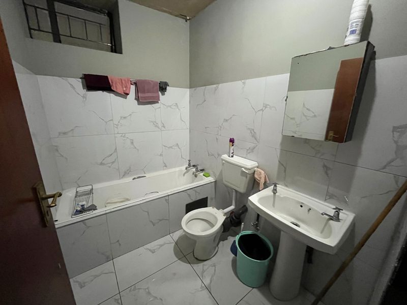 Modern 2 - Bedroom Apartment - Ideal for first time buyers & Investors  - Photo 6