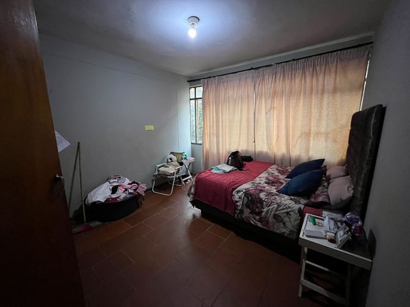Modern 2 - Bedroom Apartment - Ideal for first time buyers & Investors  - Photo 2