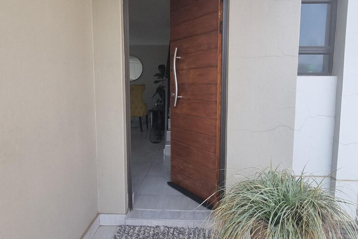BEAUTIFUL MODERN DUBBLE STOREY HOUSE - Photo 2