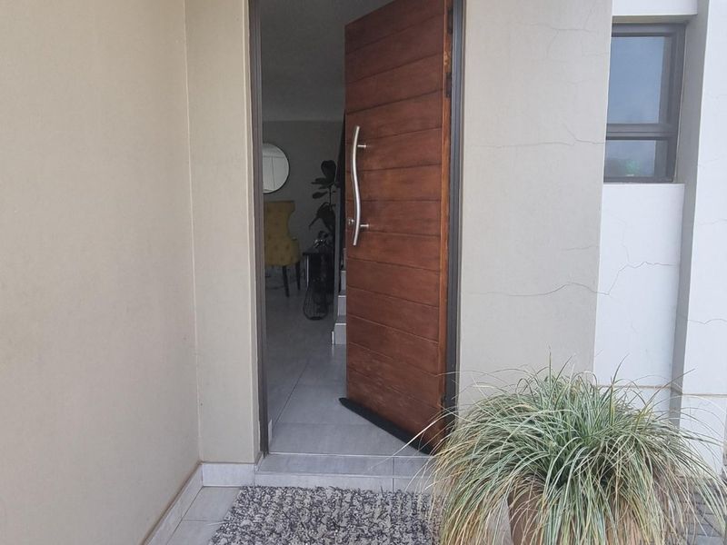 BEAUTIFUL MODERN DUBBLE STOREY HOUSE - Photo 2