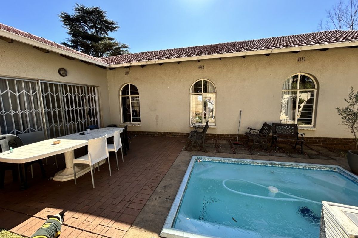 3 bedroom 2.5 bathroom home - Photo 2