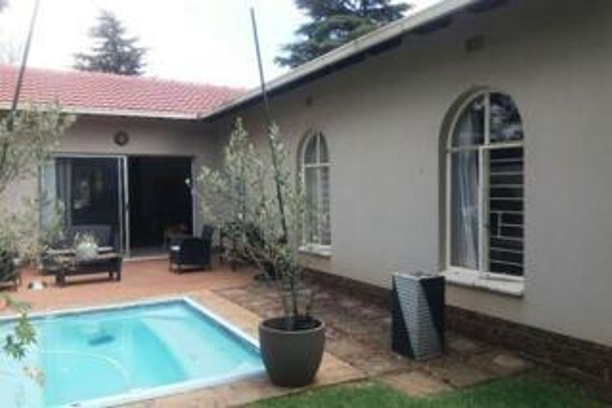 3 bedroom 2.5 bathroom home - Photo 3