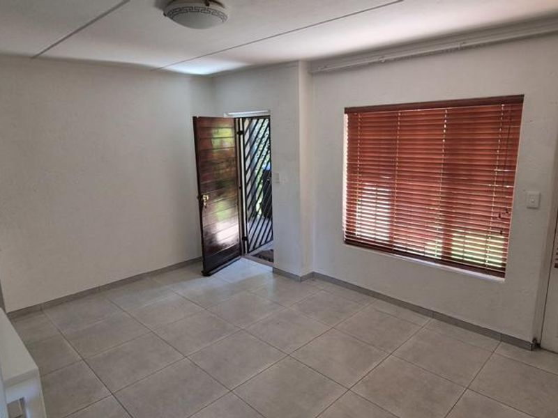 Modern 1 Bedroom Investment Apartment with Mountain Views - Photo 5
