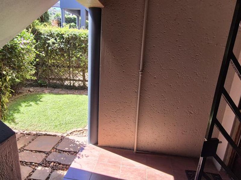 Modern 1 Bedroom Investment Apartment with Mountain Views - Photo 4