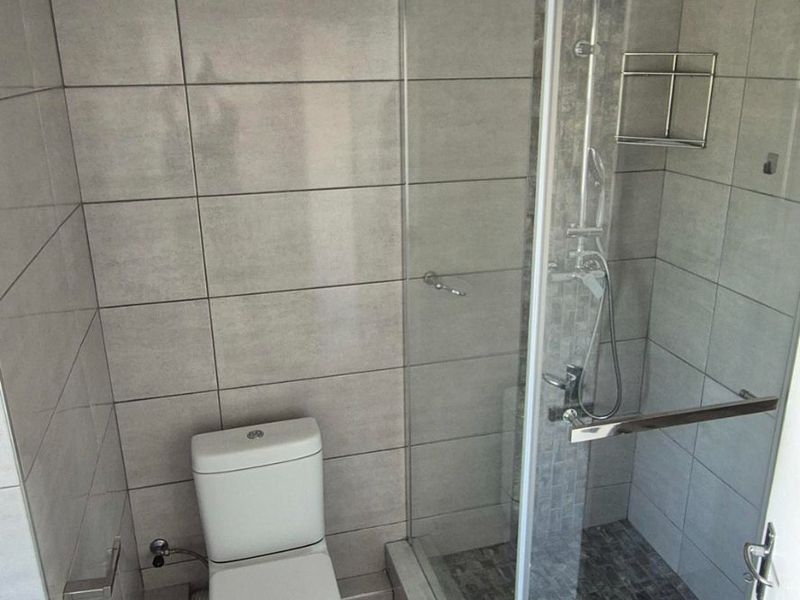 Modern 1 Bedroom Investment Apartment with Mountain Views - Photo 7