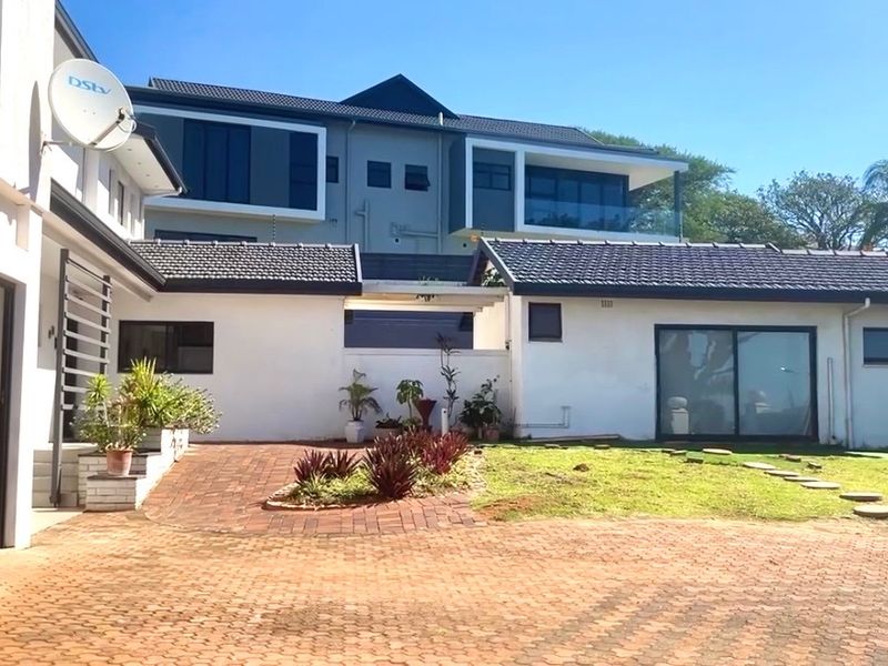 Elegant Coastal Living with Panoramic Sea Views in Prestigious La Lucia - Photo 2