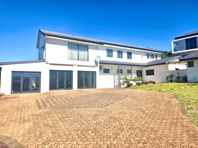 Elegant Coastal Living with Panoramic Sea Views in Prestigious La Lucia - Photo 1