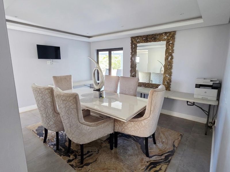Elegant Coastal Living with Panoramic Sea Views in Prestigious La Lucia - Photo 10