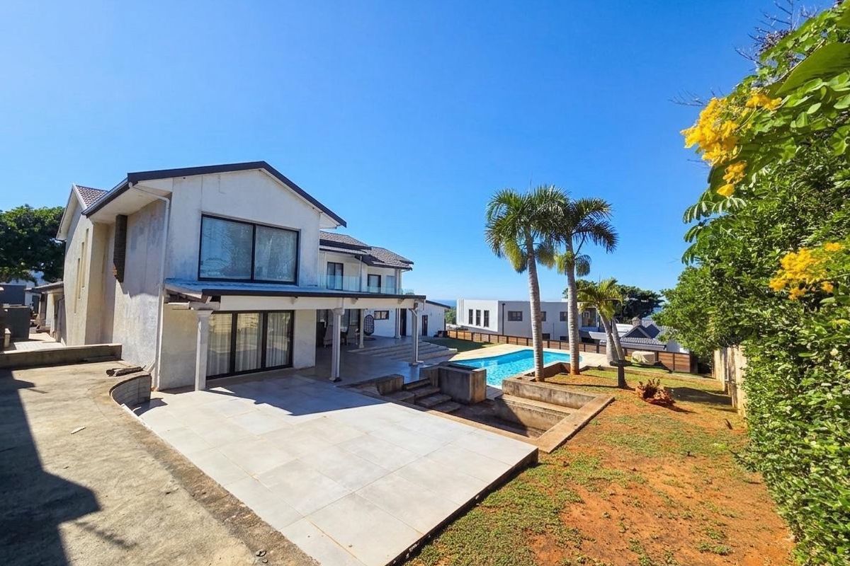Elegant Coastal Living with Panoramic Sea Views in Prestigious La Lucia - Photo 4