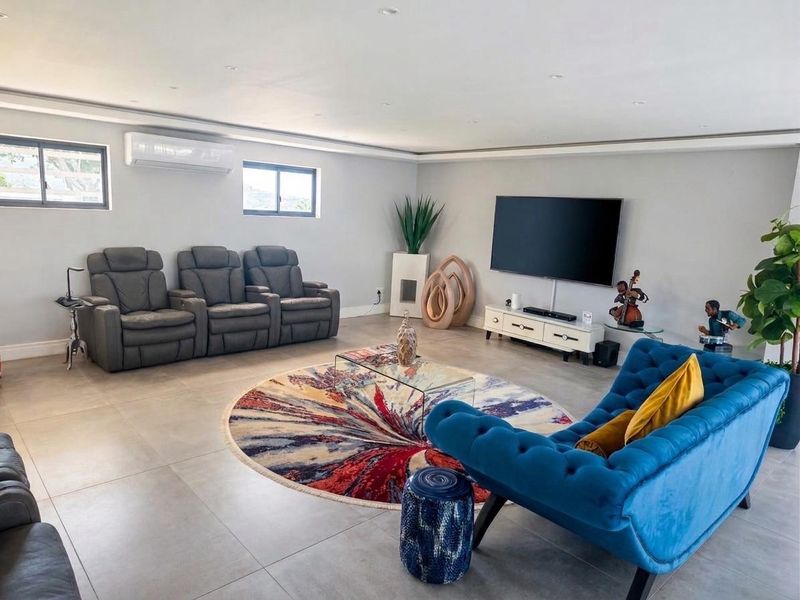 Elegant Coastal Living with Panoramic Sea Views in Prestigious La Lucia - Photo 8