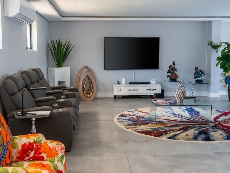 Elegant Coastal Living with Panoramic Sea Views in Prestigious La Lucia - Photo 7