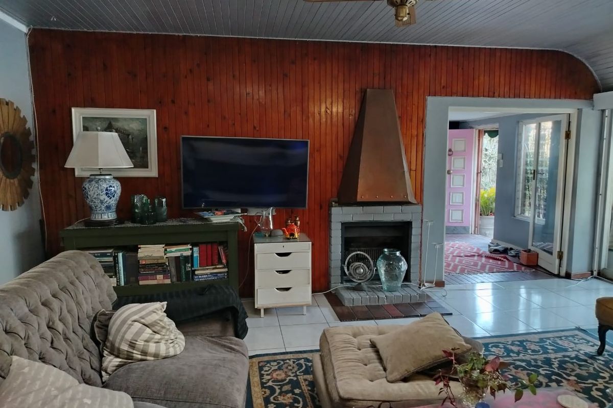 A Sanctuary in Kew: Solar & Borehole-Powered 4-Bed Home with Pool - Photo 5