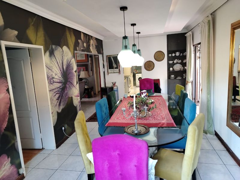 A Sanctuary in Kew: Solar & Borehole-Powered 4-Bed Home with Pool - Photo 8