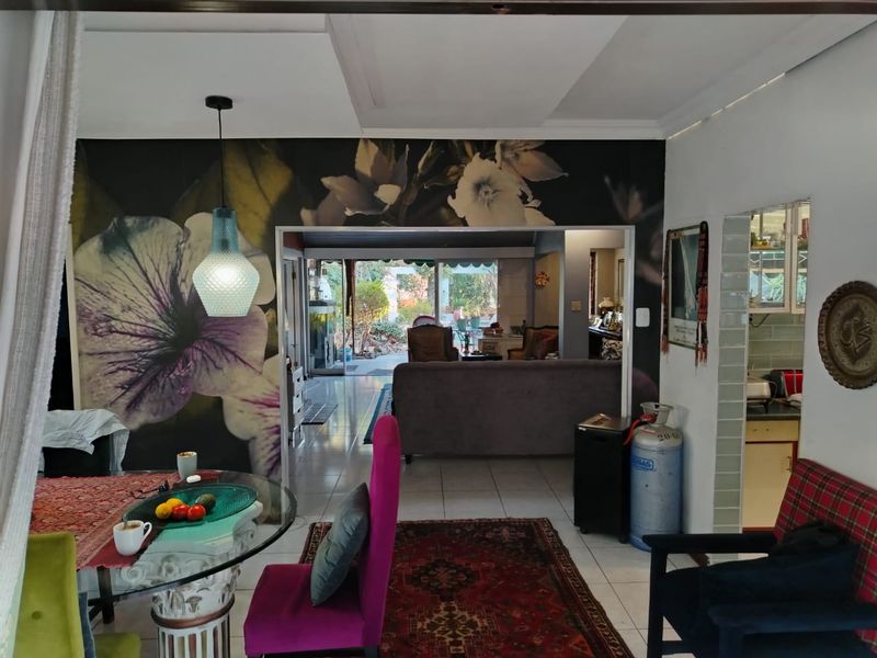 A Sanctuary in Kew: Solar & Borehole-Powered 4-Bed Home with Pool - Photo 7