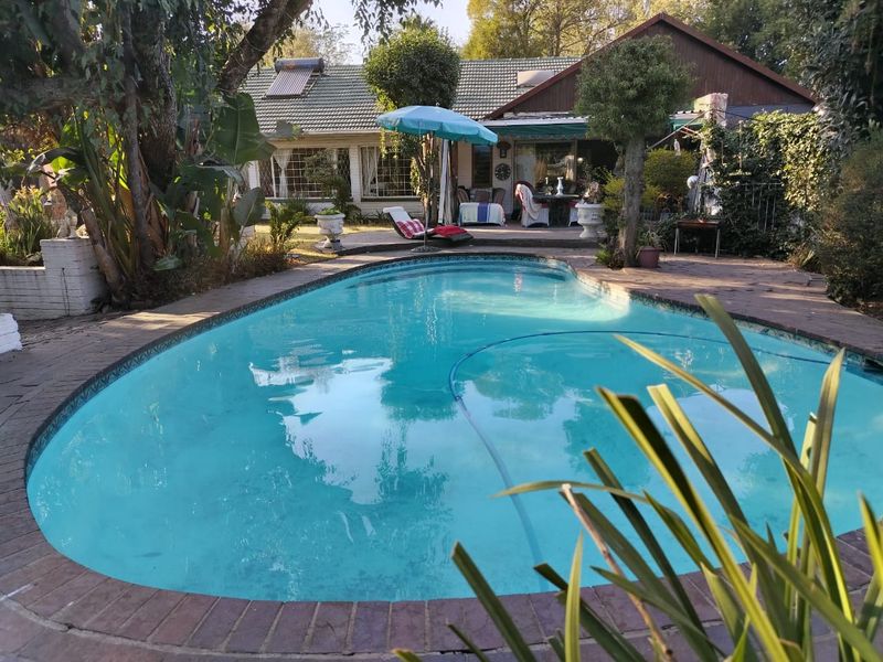 A Sanctuary in Kew: Solar & Borehole-Powered 4-Bed Home with Pool - Photo 1