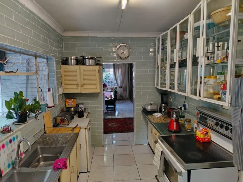 Sanctuary in Kew: 4 Bed House with Borehole, Solar & Separate Flatlet - Photo 5