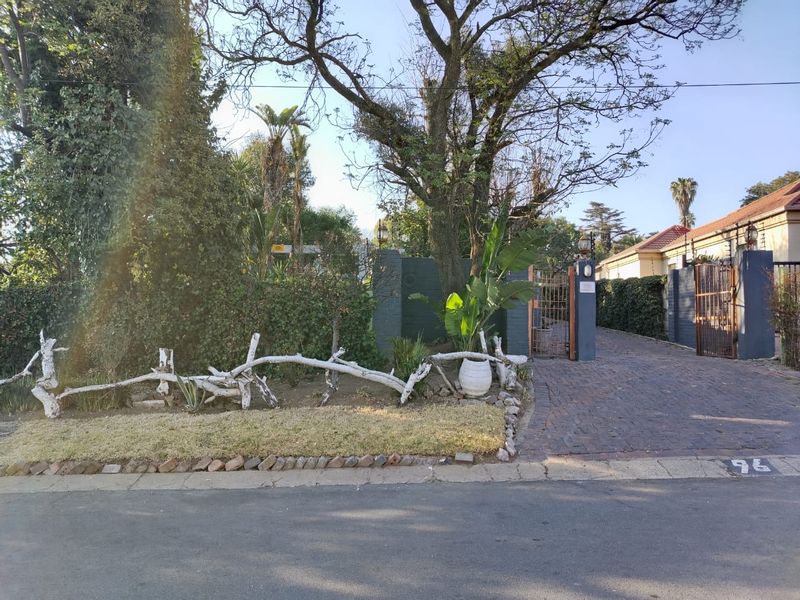 Sanctuary in Kew: 4 Bed House with Borehole, Solar & Separate Flatlet - Photo 1
